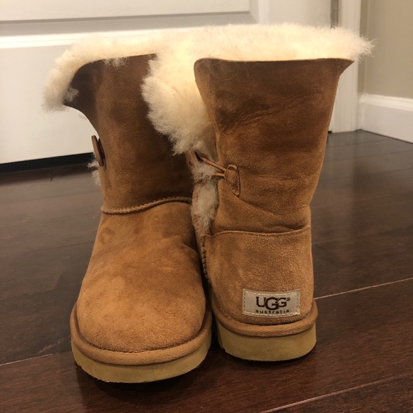 Bailey Button Chestnut uggs - Picture 2 of 4